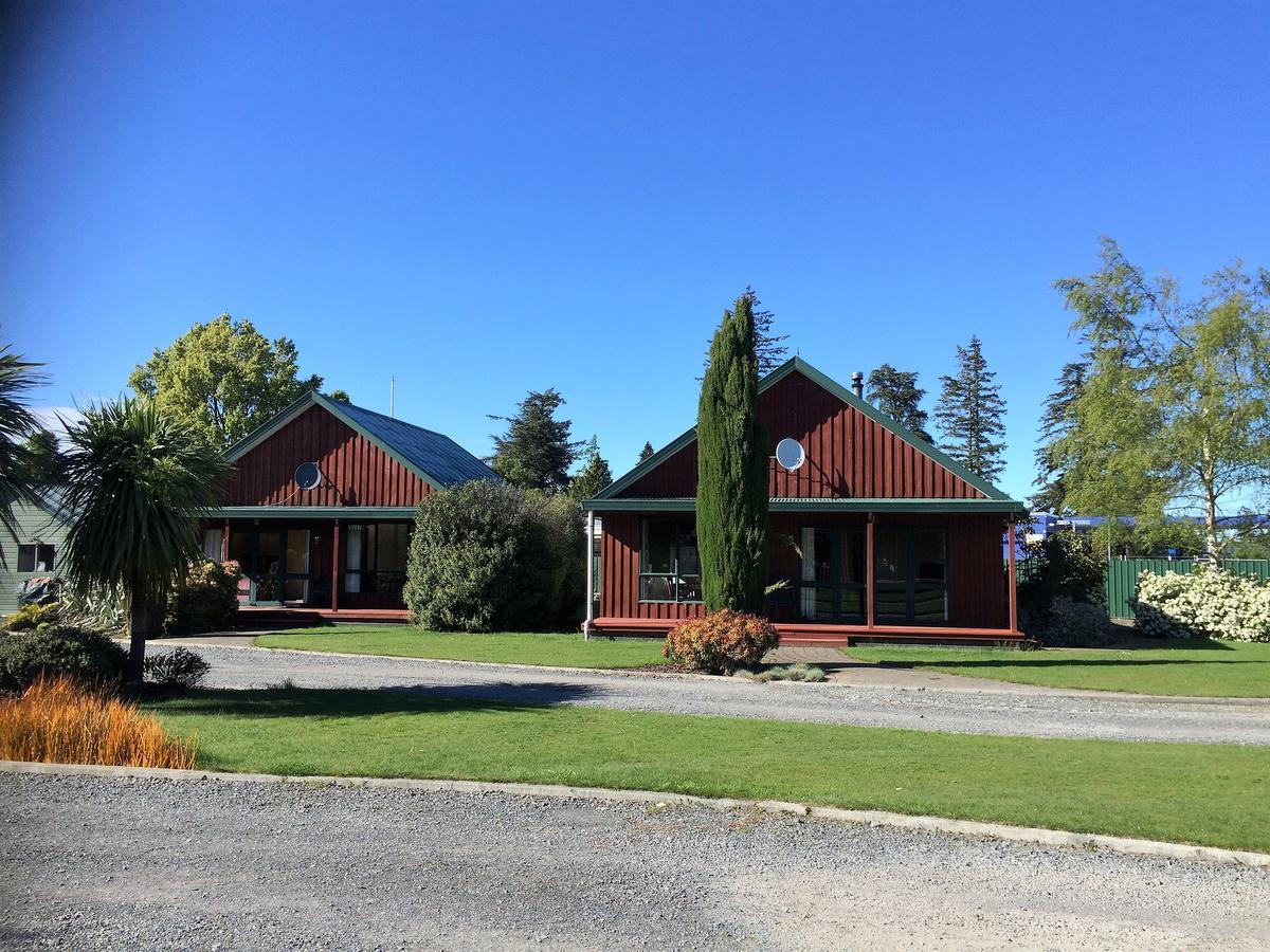 מת'בן Cedar Chalets And Barkers Lodge מראה חיצוני תמונה