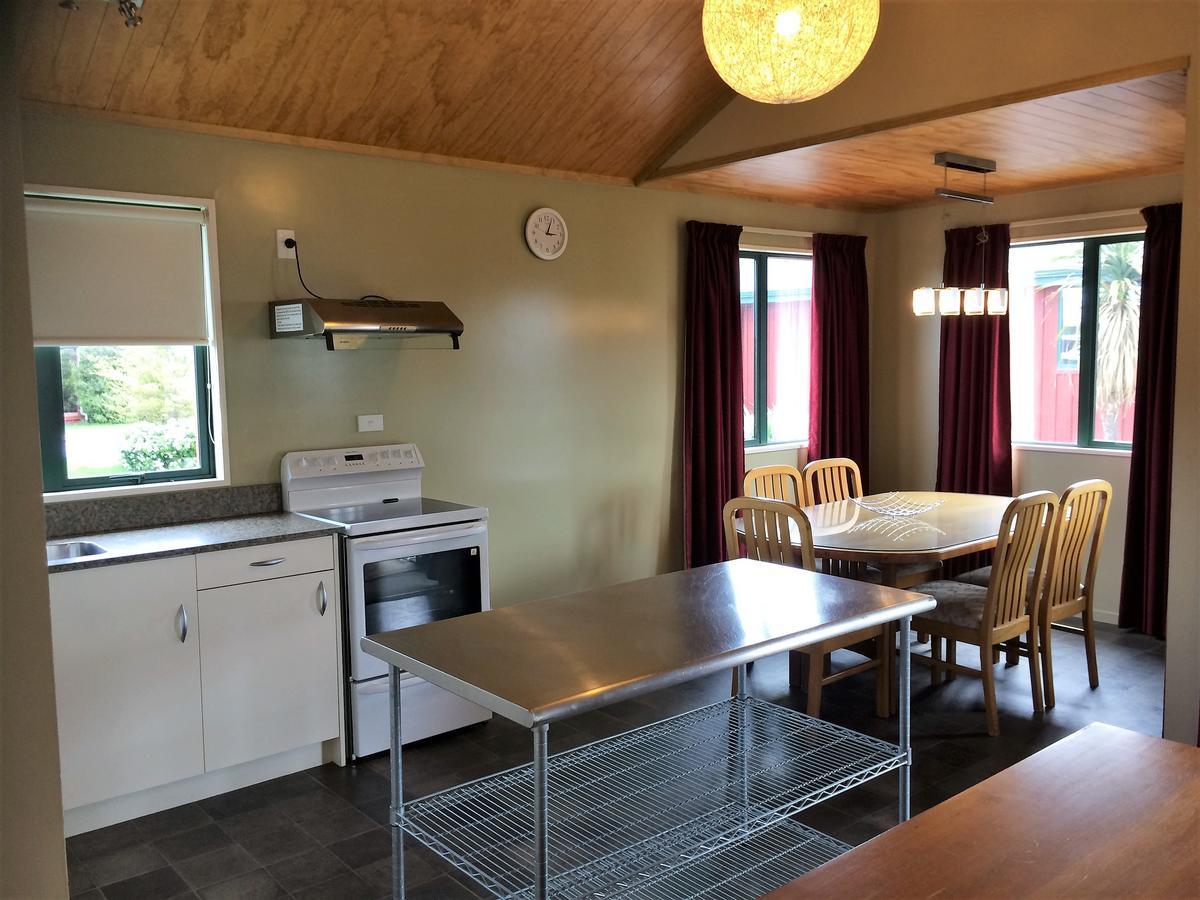 מת'בן Cedar Chalets And Barkers Lodge מראה חיצוני תמונה