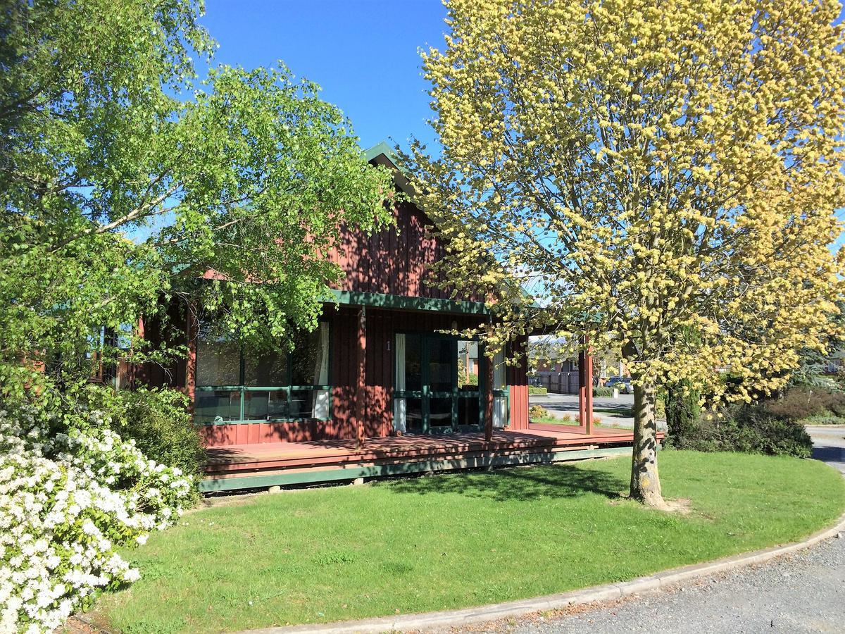 מת'בן Cedar Chalets And Barkers Lodge מראה חיצוני תמונה